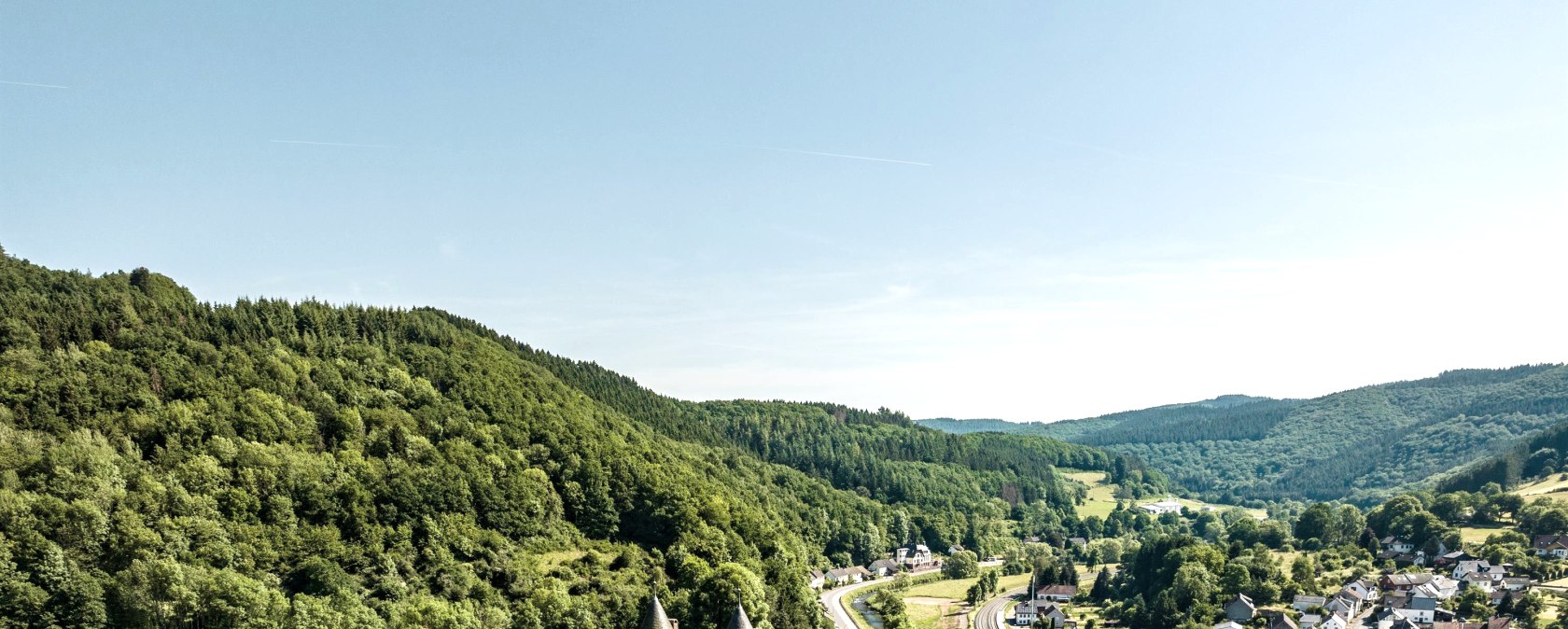 Mürlenbach mit Bertradaburg, © Eifel Tourismus GmbH, Dominik Ketz Mürlenbach mit Bertradaburg, © Eifel Tourismus GmbH, Dominik Ketz