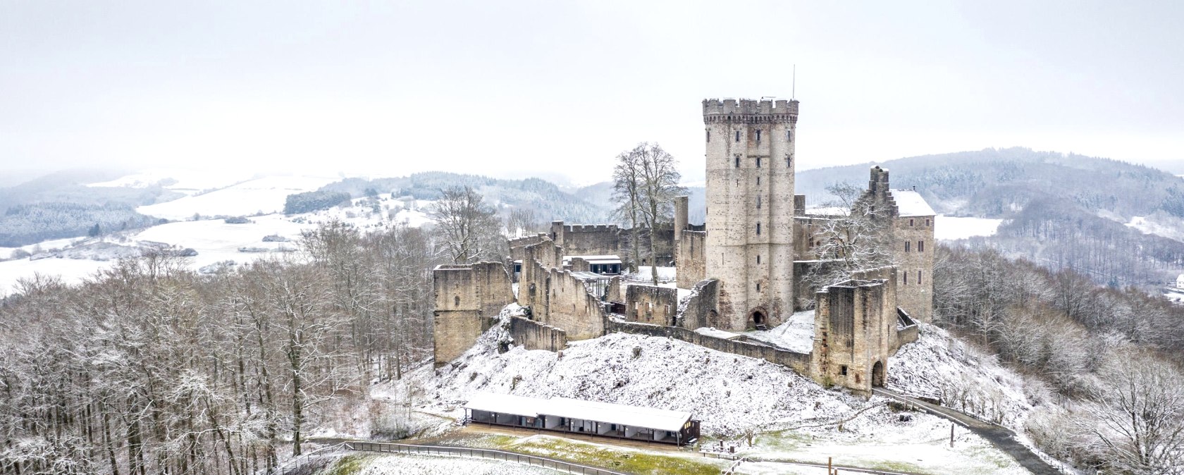 Adler- und Wolfspark Kasselburg Winter, © Eifel Tourismus GmbH, Dominik Ketz Adler- und Wolfspark Kasselburg Winter, © Eifel Tourismus GmbH, Dominik Ketz
