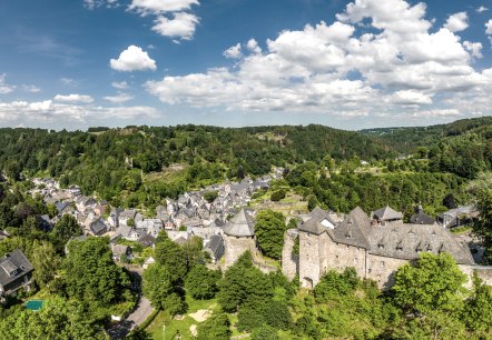 Uitzicht op Monschau met kasteel, © Eifel Tourismus GmbH, Dominik Ketz Uitzicht op Monschau met kasteel, © Eifel Tourismus GmbH, Dominik Ketz