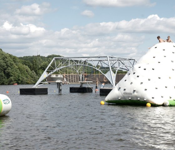 Wasserseilgarten und Eisberg, © Gemeinde Dahlem Wasserseilgarten und Eisberg, © Gemeinde Dahlem