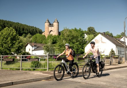 Kyll fietspad, Mürlenbach met kasteel Bertradaburg, © Eifel Tourismus GmbH, Dominik Ketz Kyll fietspad, Mürlenbach met kasteel Bertradaburg, © Eifel Tourismus GmbH, Dominik Ketz