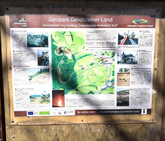 Gerolsteiner Land Geopark information board with map and information on the Rockeskyller Kopf volcanic massif. Contains pictures and text on geological features., © Touristik GmbH Gerolsteiner Land, Ute Klinkhammer Gerolsteiner Land Geopark information board with map and information on the Rockeskyller Kopf volcanic massif. Contains pictures and text on geological features., © Touristik GmbH Gerolsteiner Land, Ute Klinkhammer