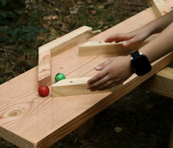 Kugelbahn mit Hindernis, © Thomas Langens Kugelbahn mit Hindernis, © Thomas Langens