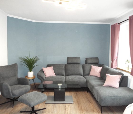 Wohnzimmer mit großer Couch Wohnzimmer mit großer Couch