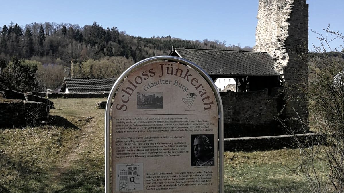 Burgruine Glaadt, © Touristik GmbH Gerolsteiner Land . U. Klinkhammer Burgruine Glaadt, © Touristik GmbH Gerolsteiner Land . U. Klinkhammer