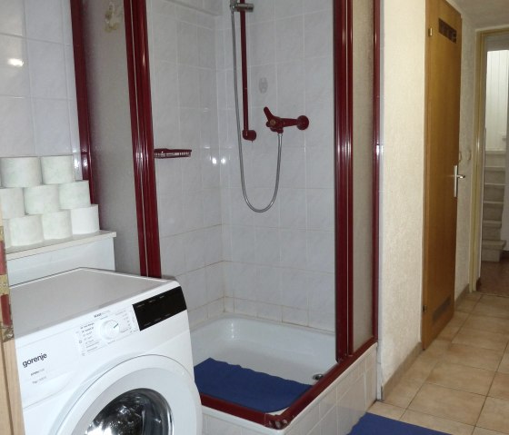 Dusche und WC im UG Dusche und WC im UG