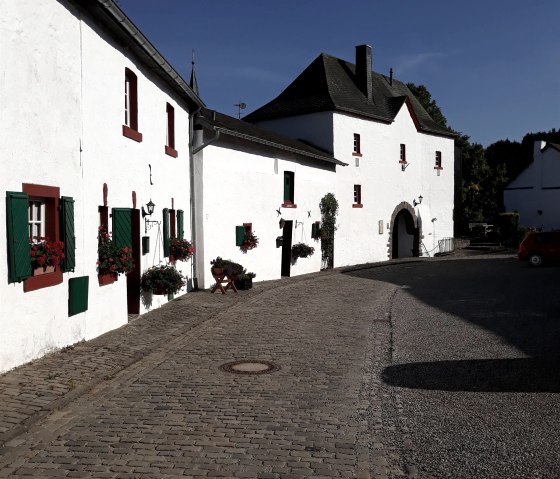 Weg zur Burg Reifferscheid Weg zur Burg Reifferscheid
