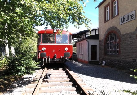 schienenbus_im_bahnhof_ahuette, © Andreas Kurth schienenbus_im_bahnhof_ahuette, © Andreas Kurth