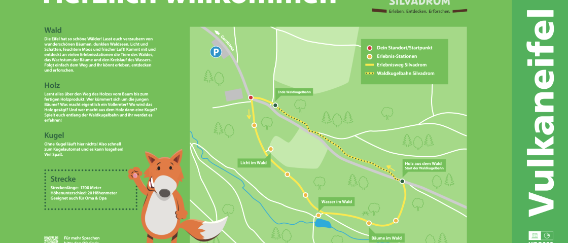 Information sign ‘Welcome’ at the starting point of the nature trail., © hochkant Information sign ‘Welcome’ at the starting point of the nature trail with information about the forest, wood, the balls and the route.