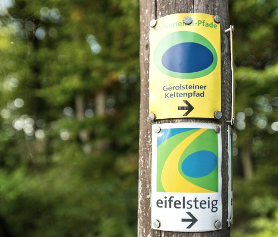Wegmarkierung Eifel und Gerolsteiner Keltenpfad, © Eifel Tourismus GmbH, Dominik Ketz Wegmarkierung Eifel und Gerolsteiner Keltenpfad, © Eifel Tourismus GmbH, Dominik Ketz