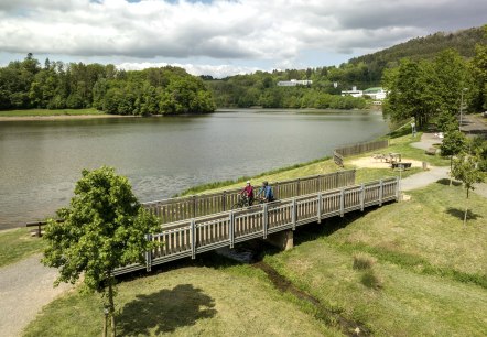 Het Prüm fietspad loopt langs het Bitburg stuwmeer bij Biersdorf, © Eifel Tourismus GmbH, Dominik Ketz Het Prüm fietspad loopt langs het Bitburg stuwmeer bij Biersdorf, © Eifel Tourismus GmbH, Dominik Ketz