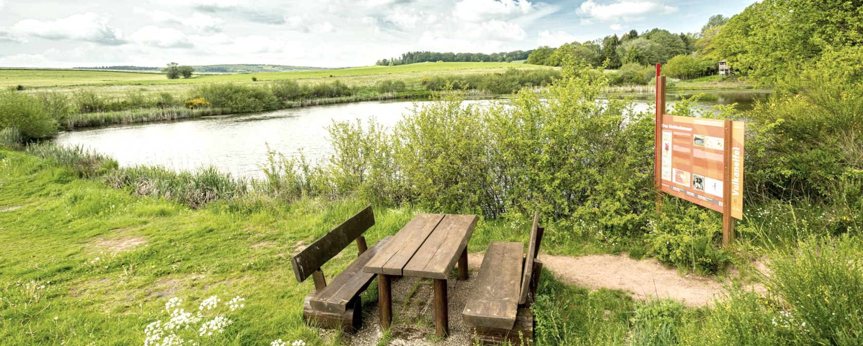 Eichholzmaar am Vulkanpfad, © Eifel Tourismus GmbH, Dominik Ketz Eichholzmaar am Vulkanpfad, © Eifel Tourismus GmbH, Dominik Ketz