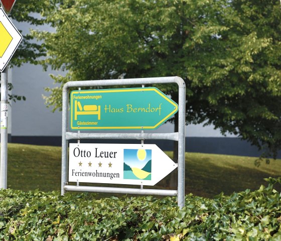 Hinweisschilder zu Haus Berndorf Hinweisschilder zu Haus Berndorf