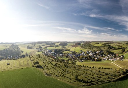 Uitzicht op de Calvarieberg en Alendorf op Eifelsteig etappe 7, © Eifel Tourismus GmbH, D. Ketz Uitzicht op de Calvarieberg en Alendorf op Eifelsteig etappe 7, © Eifel Tourismus GmbH, D. Ketz
