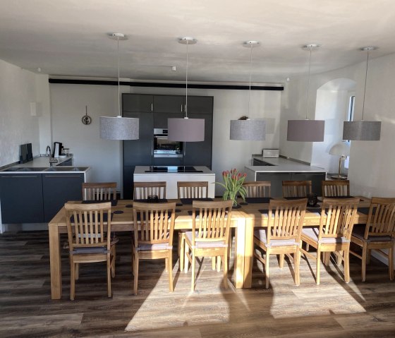 Ansicht Küchenzeile mit Essplatz Ansicht Küchenzeile mit Essplatz