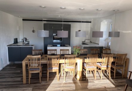 Ansicht Küchenzeile mit Essplatz Ansicht Küchenzeile mit Essplatz