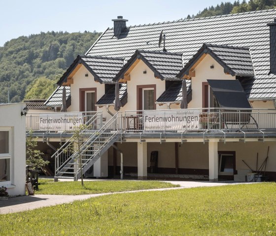 Treppe von der Terrasse in den Garten Treppe von der Terrasse in den Garten