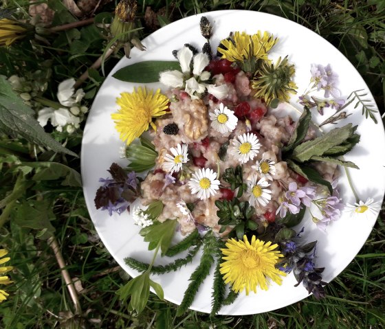 Wildkräuter Gericht, © Andrea Häfele Wildkräuter Gericht, © Andrea Häfele