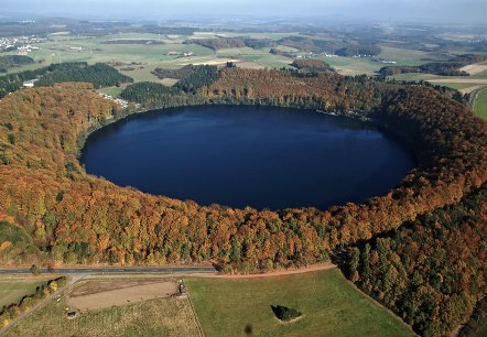 Das Pulvermaar am Maare-Pfad, © Eifel Tourismus GmbH - H. Gassen Das Pulvermaar am Maare-Pfad, © Eifel Tourismus GmbH - H. Gassen