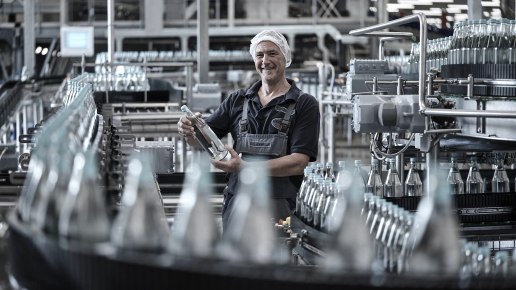 Qualitätskontrolle bei Gerolsteiner, © Gerolsteiner Brunnen GmbH & Co. KG Qualitätskontrolle bei Gerolsteiner, © Gerolsteiner Brunnen GmbH & Co. KG