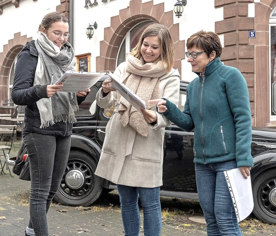 Vor dem Kriminalhaus, © Jochen Hank Vor dem Kriminalhaus, © Jochen Hank