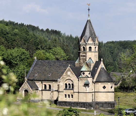 Die Kirche in Mirbach auf der Etappe 8 des Eifelsteigs, © Jochen Rüffer Die Kirche in Mirbach auf der Etappe 8 des Eifelsteigs, © Jochen Rüffer
