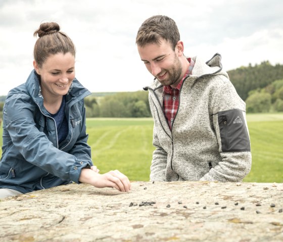 Römisches Spiel am Naturschutzgebiet Steinbüchel - Vulkan-Pfad, © Eifel Tourismus GmbH, D. Ketz Römisches Spiel am Naturschutzgebiet Steinbüchel - Vulkan-Pfad, © Eifel Tourismus GmbH, D. Ketz