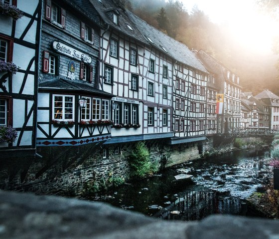Monschau at sunrise - half-timbered houses on the Rur, © Tourismus NRW e.V. Monschau at sunrise - half-timbered houses on the Rur, © Tourismus NRW e.V.