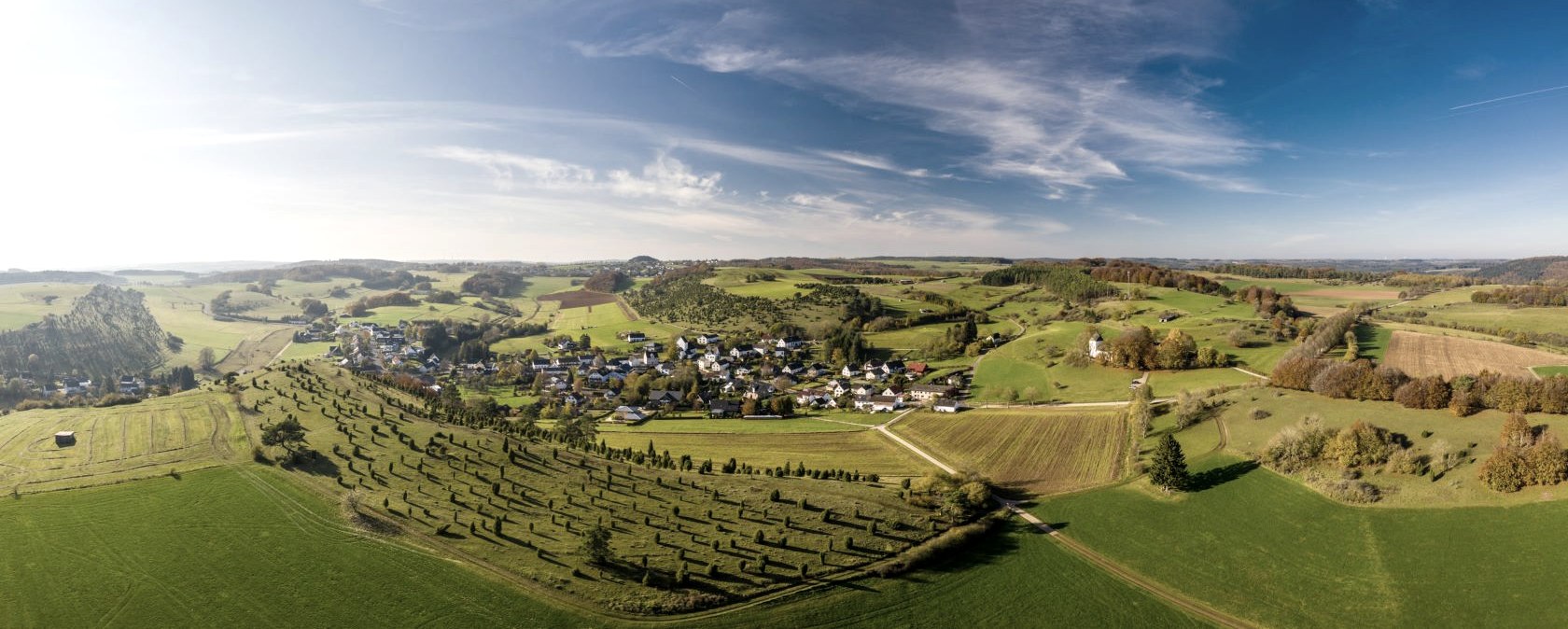 Blick auf den Kalvarienberg und Alendorf an Eifelsteig-Etappe 7, © Eifel Tourismus GmbH, D. Ketz Blick auf den Kalvarienberg und Alendorf an Eifelsteig-Etappe 7, © Eifel Tourismus GmbH, D. Ketz