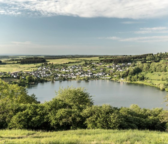 View of the Schalkenmehren maar, © Eifel Tourismus GmbH, Dominik Ketz View of the Schalkenmehren maar, © Eifel Tourismus GmbH, Dominik Ketz