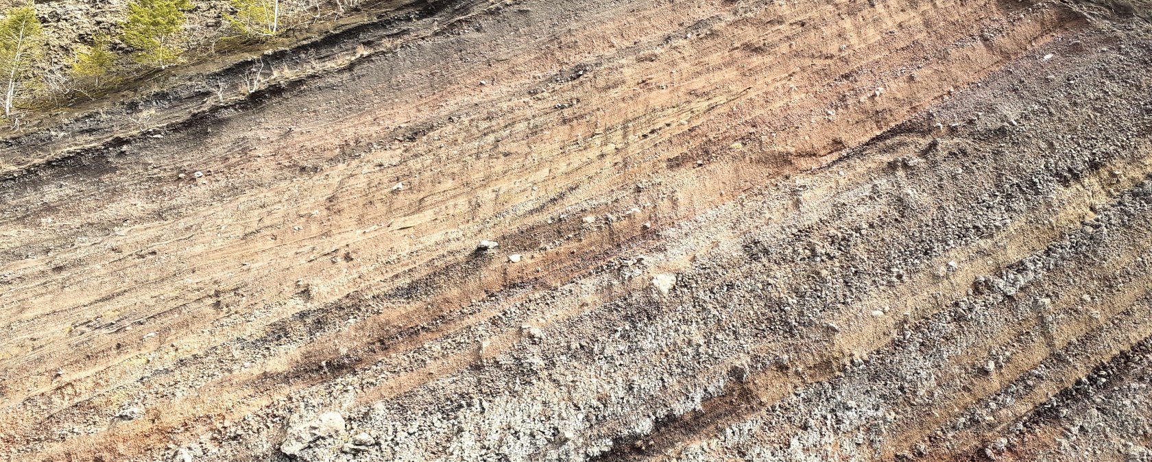 Gesteinsschichten Rockeskyller Kopf, © Touristik GmbH Gerolsteiner Land, Ute Klinkhammer Gesteinsschichten Rockeskyller Kopf, © Touristik GmbH Gerolsteiner Land, Ute Klinkhammer