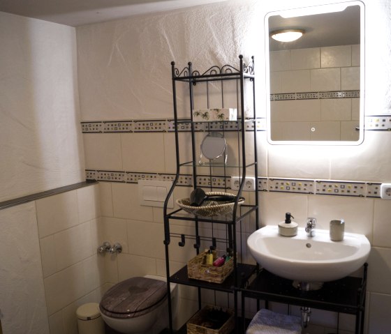 Badezimmer-min Badezimmer-min