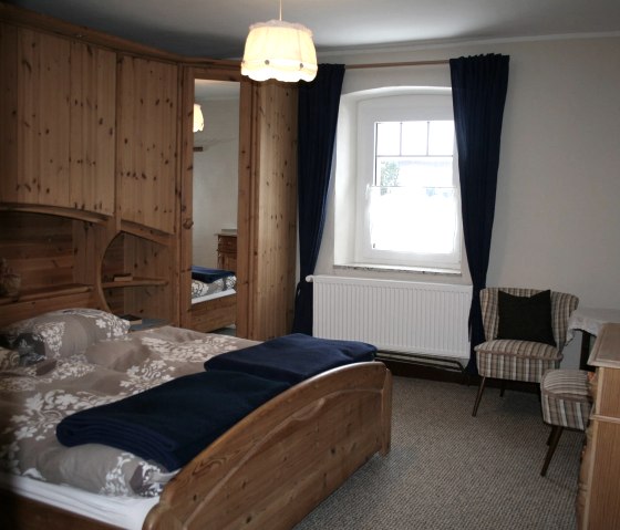 Fewo Sola - gr. Schlafzimmer Fewo Sola - gr. Schlafzimmer