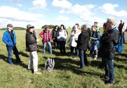 Gruppe auf Eifelkrimi-Wanderweg, © Nebel Gruppe auf Eifelkrimi-Wanderweg, © Nebel