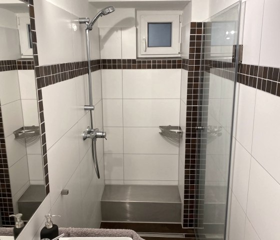 Bad mit Dusche Bad mit Dusche