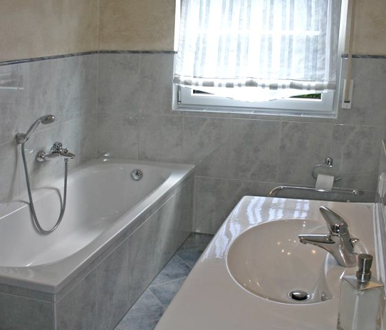 BZ mit Badewanne BZ mit Badewanne