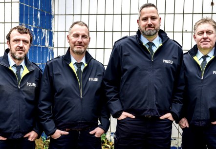 Krimi-Cops an der Tankstelle Linders, © Krimi-Cops Krimi-Cops an der Tankstelle Linders, © Krimi-Cops