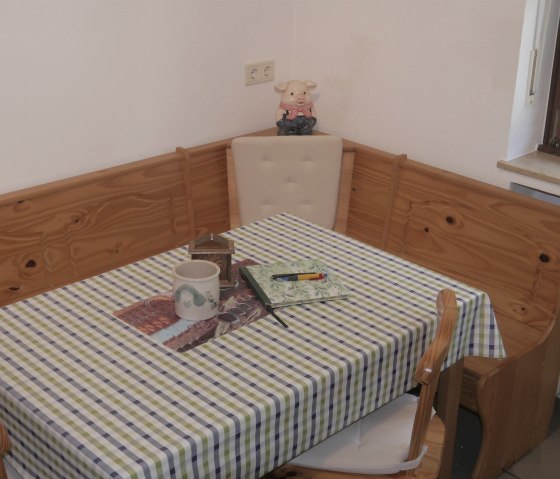 Fewo Charly - K&uuml;che Sitzecke, &copy; Touristik GmbH Gerolsteiner Land > A. Kube