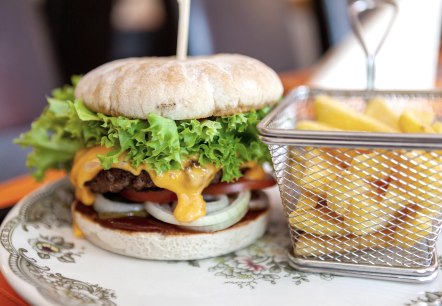 Balkan Land Stadtkyll, &copy; Neven Bečvardi