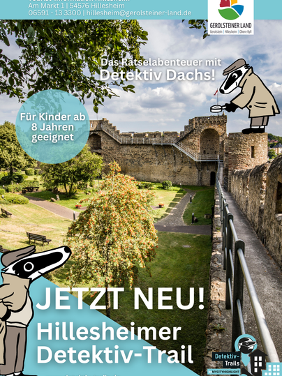 Plakat für den Hillesheimer Detektiv-Trail mit der historischen Hillesheimer Stadtmauer und Detektiv Dachs. Geeignet für Kinder ab 8 Jahren. Kontaktinformationen der Tourist-Information Hillesheim.
