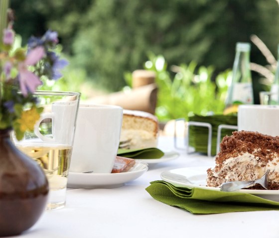 Eifel Adventures Kaffee/Kuchen, &copy; EifelAdventures, Elmar Saxler