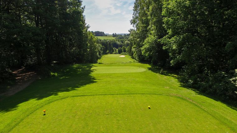 Blick auf Golfanlage von oben