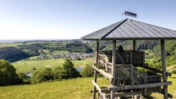 Meerfelder Maar und Turm Landesblick, &copy; GesundLand Vulkaneifel GmbH/D. Ketz