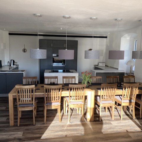 Ansicht Küchenzeile mit Essplatz