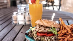 Burger im Restaurant B&uuml;rgerstube, &copy; Hotel Restaurant B&uuml;rgerstube