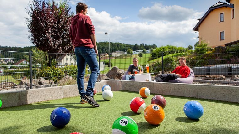 Fußball-Billard mit Menschen
