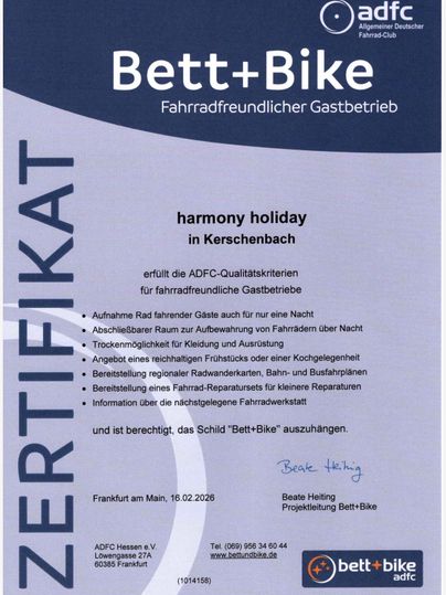 Ein Zertifikat für den fahrradfreundlichen Gastbetrieb "harmony holiday" in Kerschenbach. Es bestätigt die Erfüllung der ADFC-Qualitätskriterien für Radfahrer.