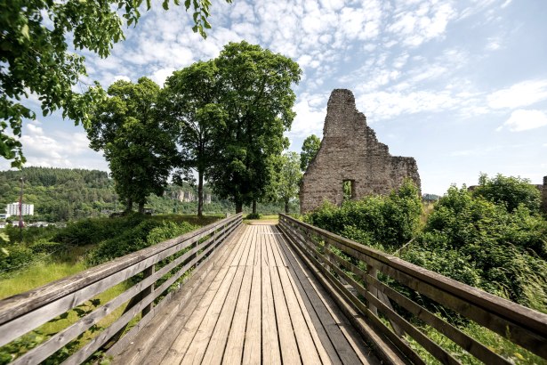 Brücke zur Burg, © Eifel Tourismus GmbH/Dominik Ketz