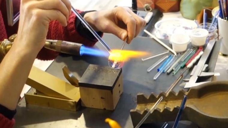 Herstellung von Glasperlen mit einem Lötkolben