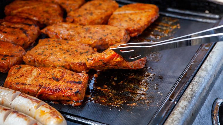 Fleisch auf Grill